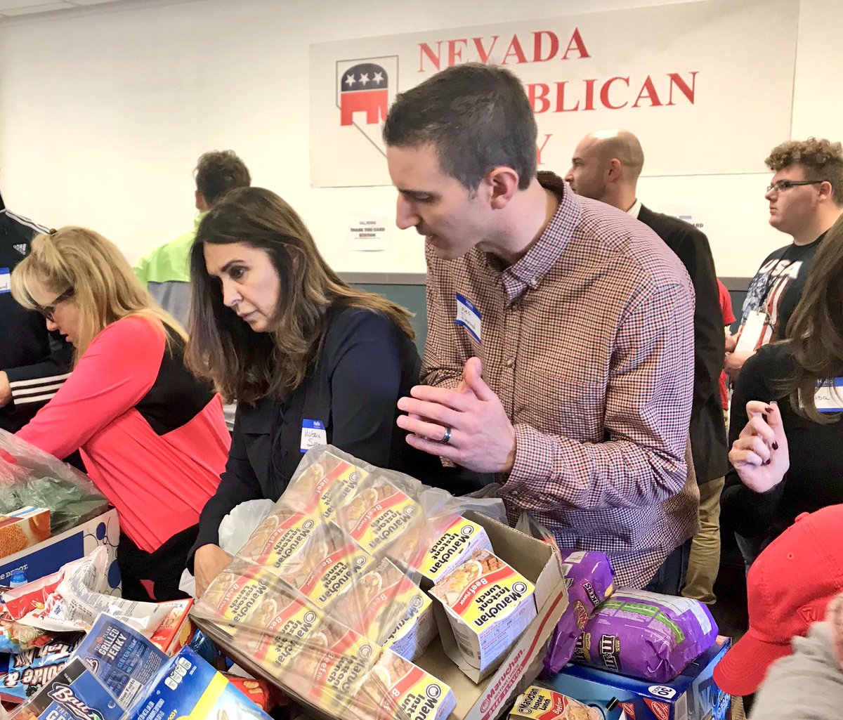 VictoriaDseaman's tweet photo. At the @NVGOPโs #CarePackageDrive with @AdamLaxalt, @WesDuncan, @VetsVillageLV & several wonderful volunteers supporting our military troops! Thankful for our military and military families. #SupportOurTroops #AmericaFirst #FightingForNevadans #SeamanForCongress #NV03 https://t.co/d53jEa0lWd