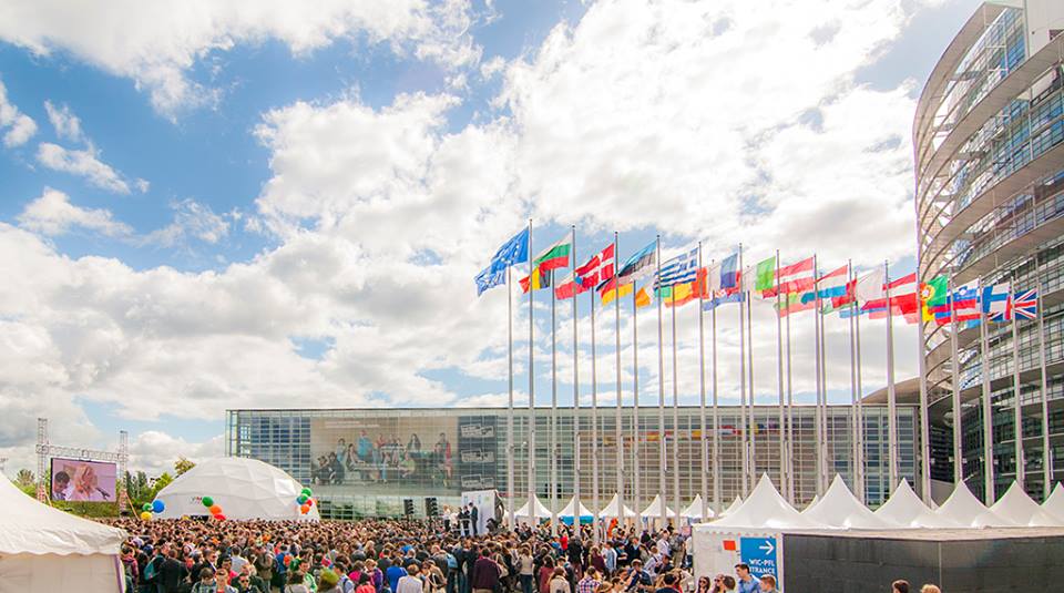 EuropeanYouthEU's tweet photo. Want to win a trip to the #EYE2018 event in Strasbourg? Simple! Tell @Europarl_EN your best idea on "What can be done to broaden the debate on EU affairs for young people?" ➡ https://t.co/fmEsnfhx9R https://t.co/ov12gsChNA
