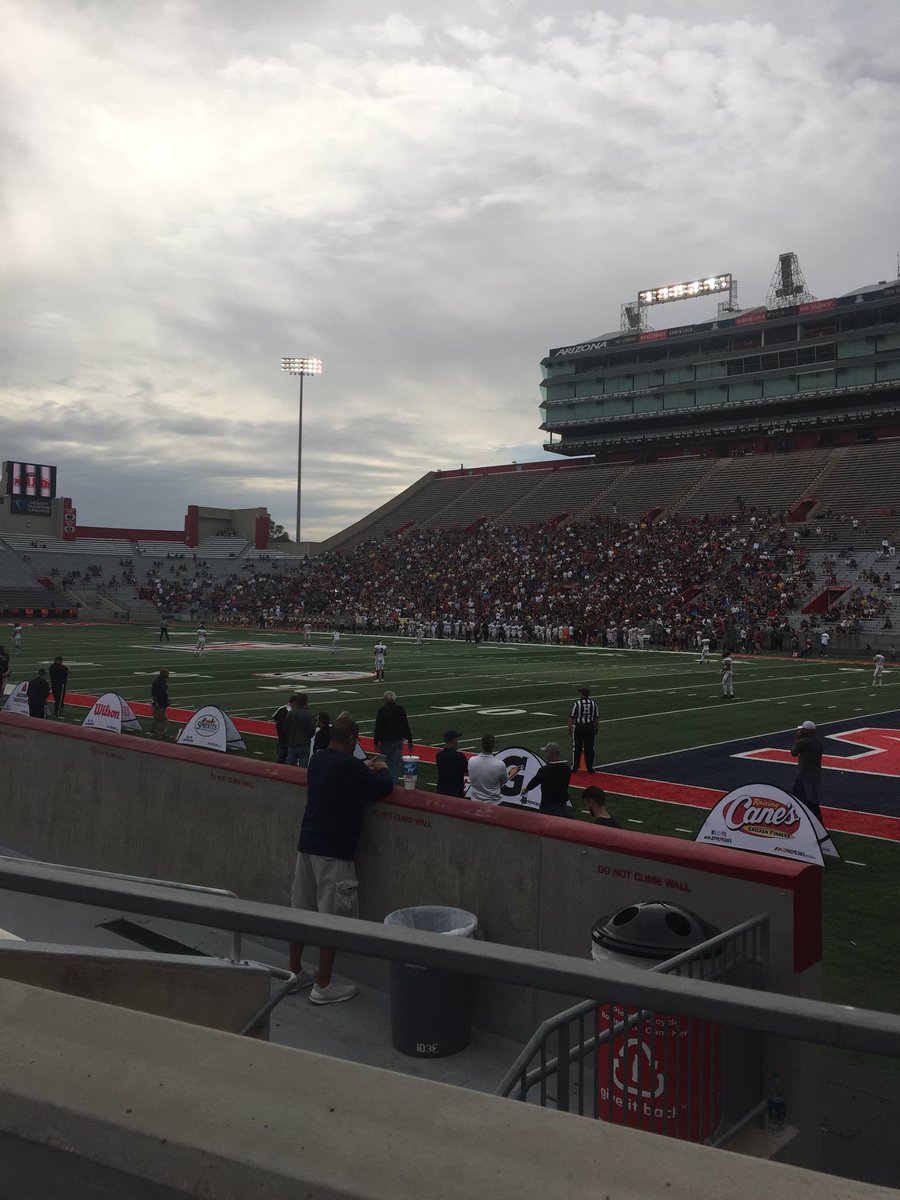 Coach_T_Mur17's tweet photo. Out here with @coach_renfree for some AZ state championship football! Watching Saguaro take on Salpointe. #SpiritHunting #OUAZFootball https://t.co/GcvSoSmsV1