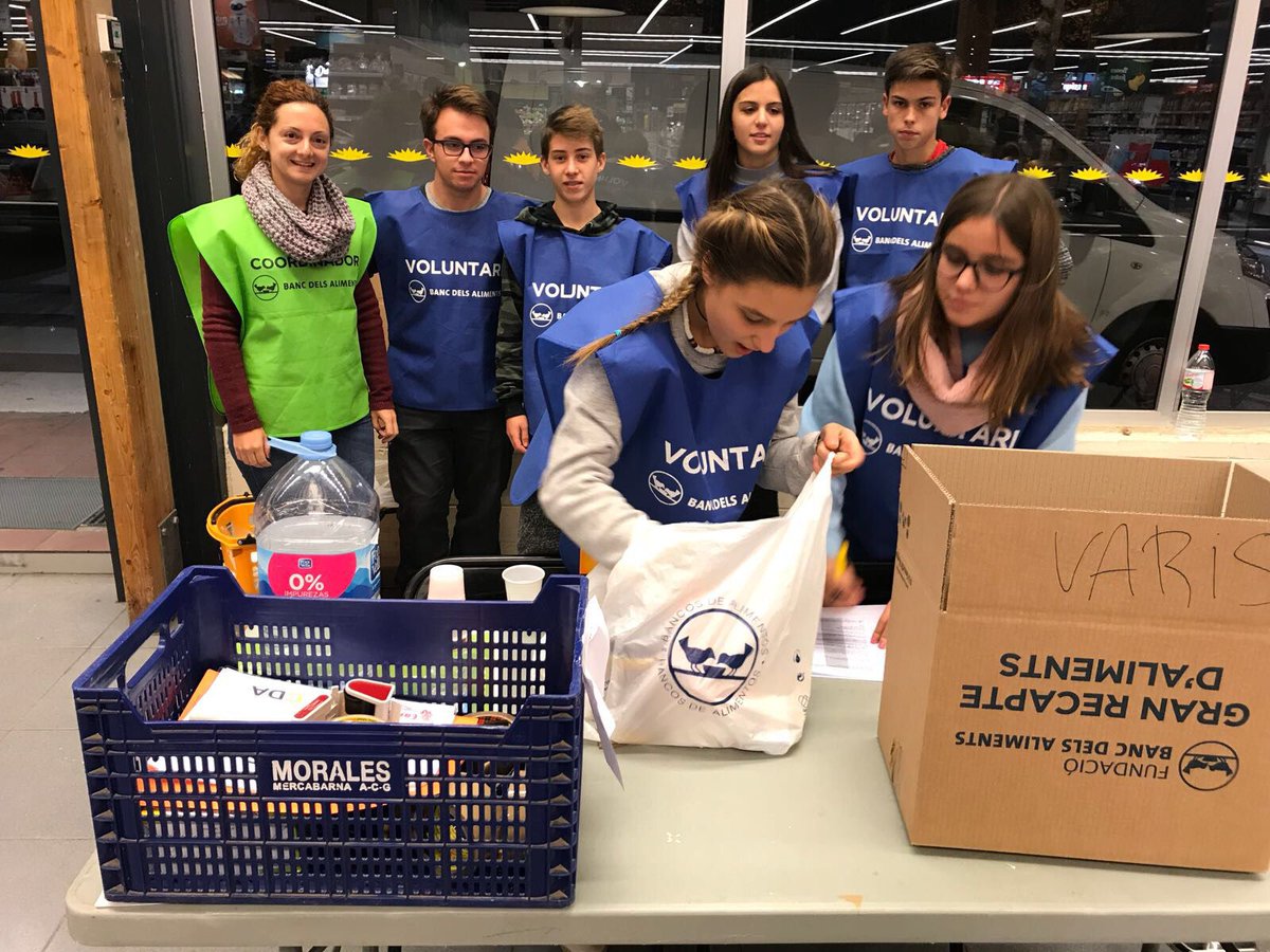 EscolapiesFIG's tweet photo. Des de l’escola, volem agraïr als 27000 voluntaris del @GranRecapte la seva tasca aquests dos dies. Donem les gràcies, especialment, als alumnes, mestres i professors que hi han col•laborat! Bona feina! #esoESC #FemCamí #ProjecteSinergia #enMoviment @EscolaCristiana https://t.co/lycChsHoo4