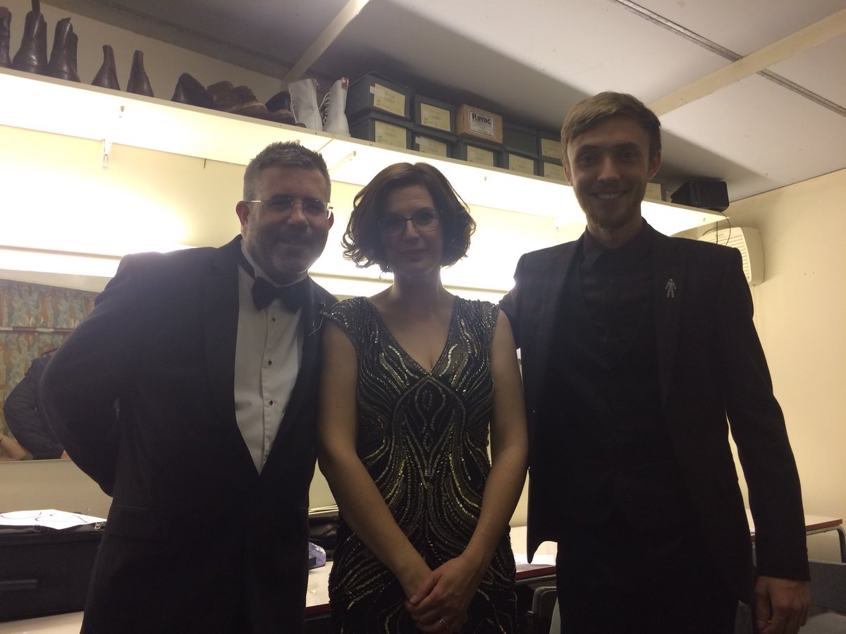 MusicHall2017's tweet photo. Making new friends backstage with @tonydibbin @EFarmerMagician @DonnaLennardSop https://t.co/6JmUGafxPl
