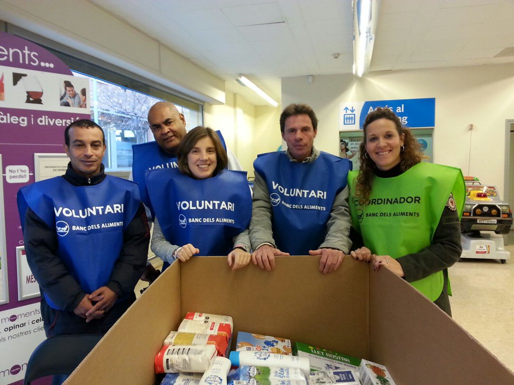 JosepTorrico's tweet photo. Magnífica jornada de #Participació i #Voluntariat + de 75 persones de @FMarianao implicats a @GranRecapte @BancAlimentsBcn https://t.co/jOFuOaUOzs