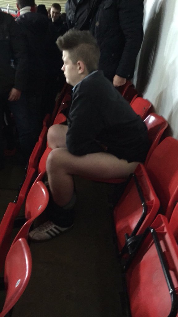 Sunderland fan craps in seat | Page 2 | FollowFollow.com