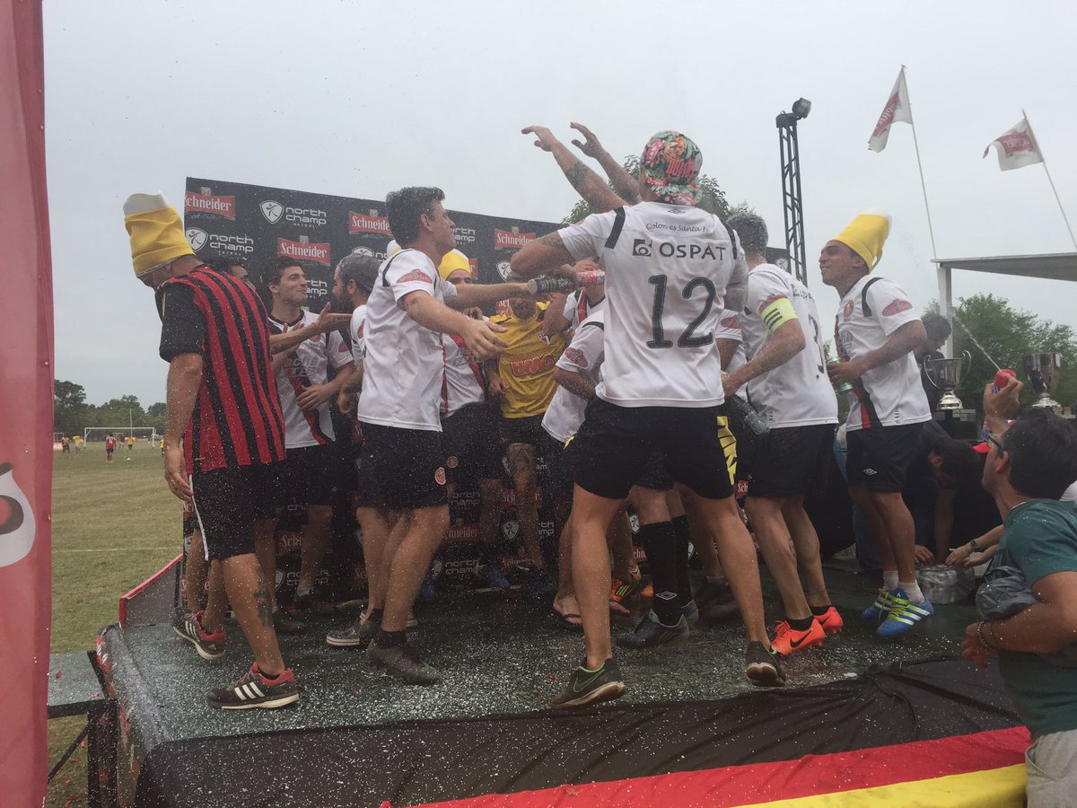 Los pibes de Alvear campeones del Rincón Plata A!!! Un nuevo título para la vitrina!!!  Nuevamente en el S12!!! Gran objetivo para el 2018...
Siempre la vida por estos colores !!!