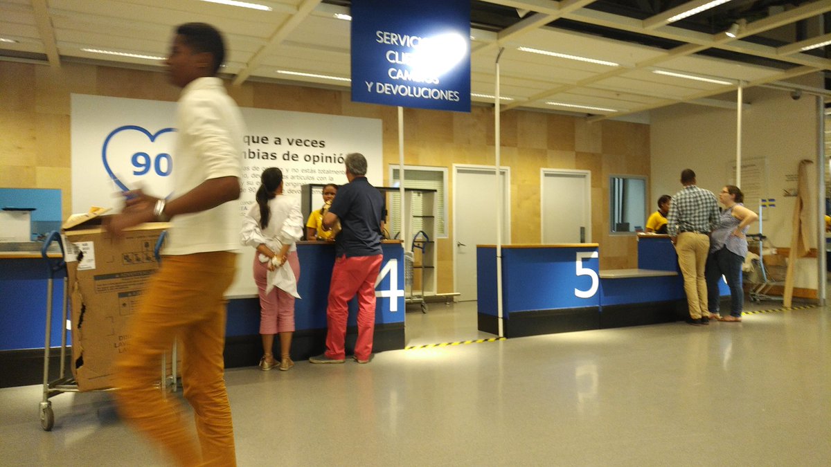 IsaacRamirez's tweet photo. La incoherencia hecha tienda ¿díganme señores de @ikea_RD de qué vale comparar por la páginas Web para ahorrar tiempo, si cuando vienes a buscar tu pedido pierdes 2 horas en filas estúpidas y procesos arcaicos?
#IKEARD https://t.co/5pW8lEDhEn