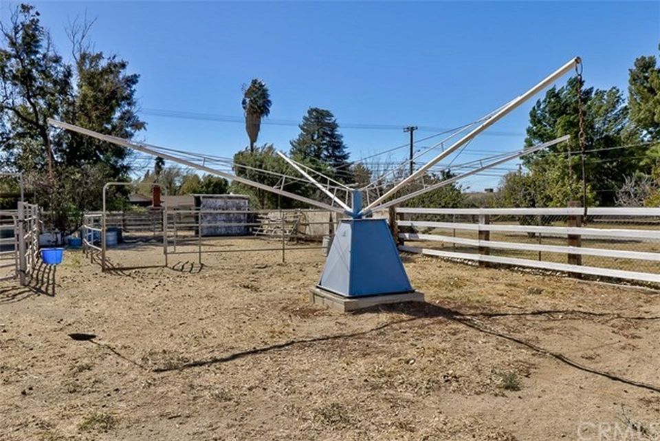PerrieMundy's tweet photo. WOW! Perfect home in Cherry Valley for you &amp; your 4-legged friends! To see it, call Nick Fonzi at 909.289.1730. #CherryValley #RedlandsRealEstate #RedlandsHomes #Yucaipa #YucaipaHomes #RedlandsHouses #DowntownRedlands #HistoricRedlands #PerrieMundyRedlands #ForSaleRedlands https://t.co/acNBozBEtQ