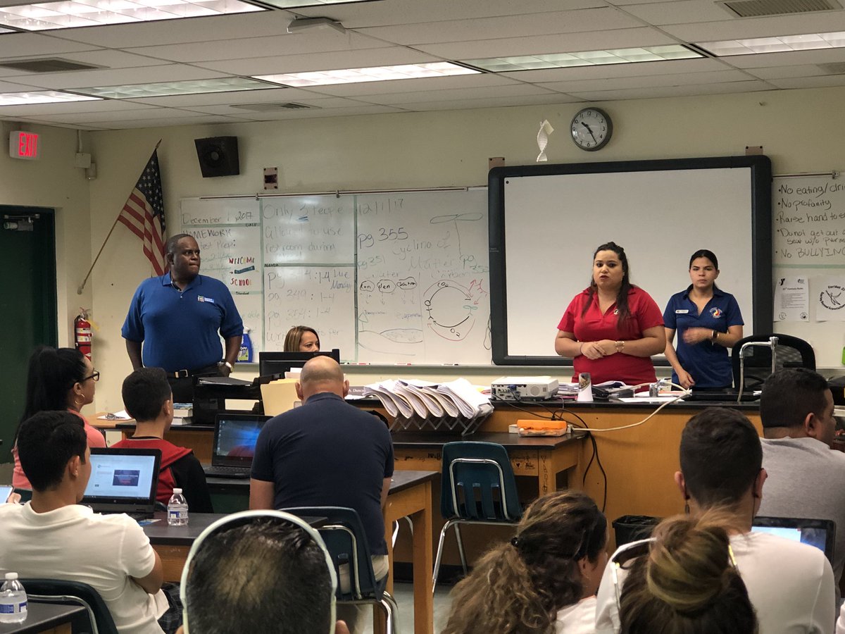 McArthurLIA's tweet image. McArthur’s Latinos in Action assisting at the ESOL Parent Workshop at McArthur High School this Morning #LIAService #BrowardESOL #HispanicUnity #InternationalMustangAcademy #mcarthurLIA #ICanWeWill @latinosinacti0n @Je7yruso @BrowardESOL @HispanicUnity @McArthur_HS