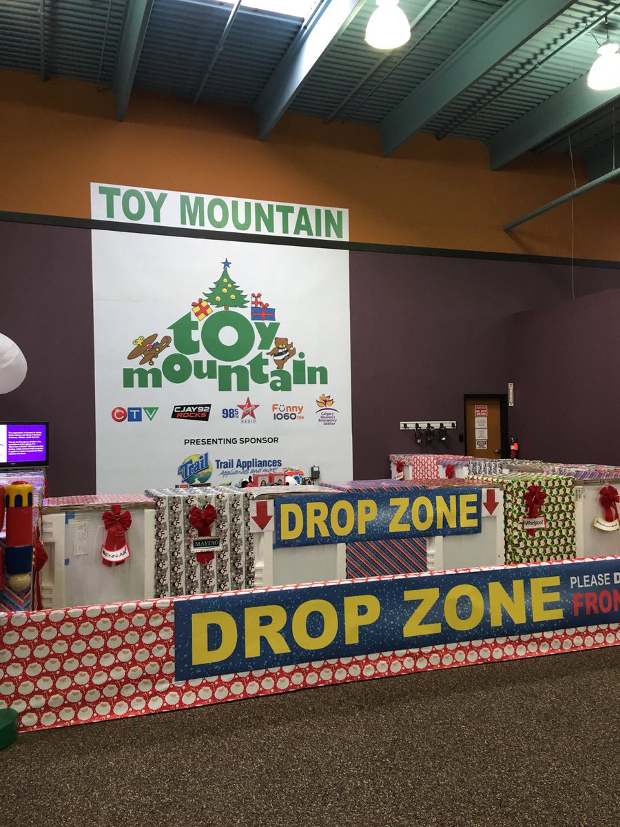 JocelynVLaidlaw's tweet photo. Let's fill up the drop done at @TrailAppliances #Toymountain @CTVCalgary #traildropzone https://t.co/KELWux7jt9