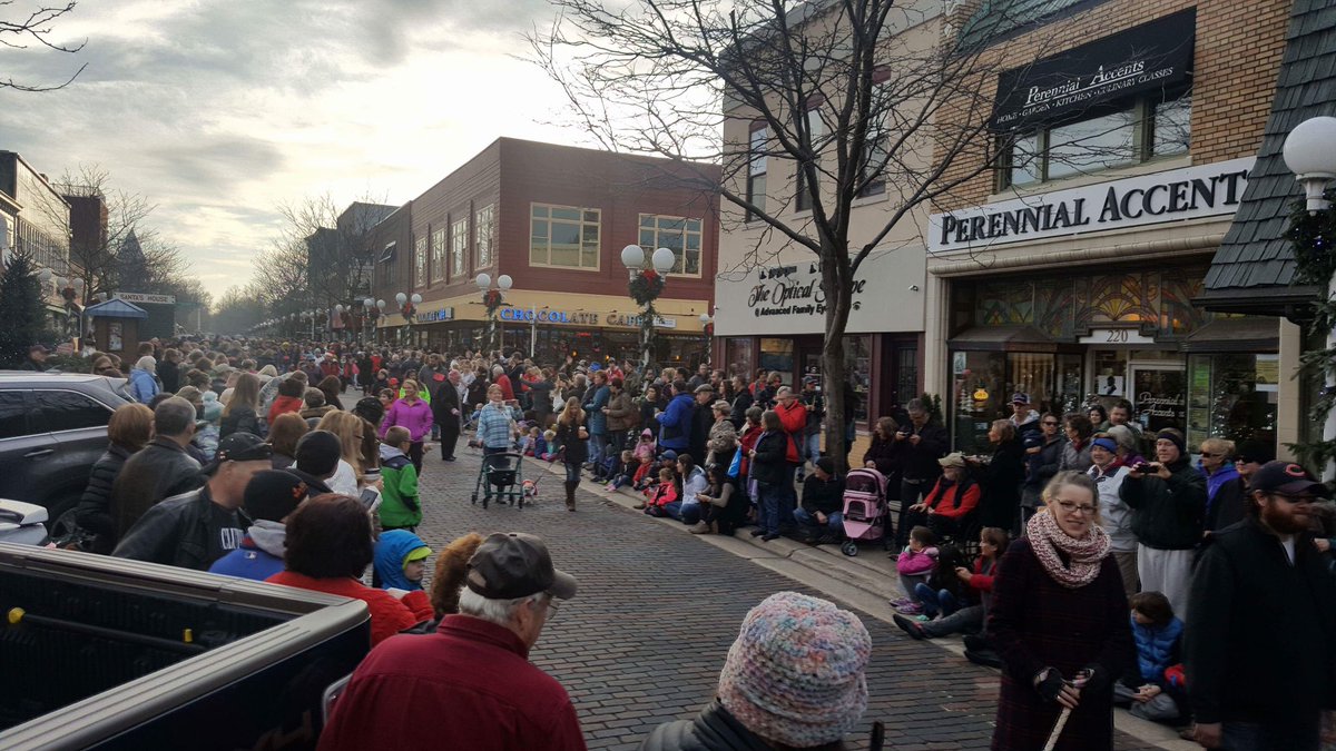 garrodSWMI's tweet photo. We are enjoying talking with people (and dogs!) at the #ReindogParade in #StJosephMI today! We are the only ones with #AnimalRights on our platform running for #MI06. #garrodforcongress https://t.co/IVaCTx1rFs