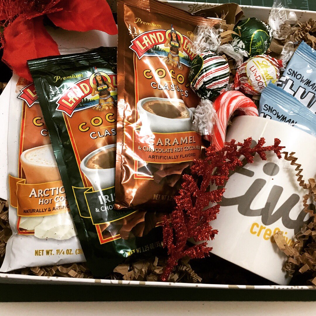 DiyWright's tweet photo. Busy few days. I made several holiday gift boxes for some fantastic #bossbabe businesses. Gonna spend Sunday getting my life back in order &amp; making items to add to https://t.co/b7cT2S8cvZ but tonite, I’m gonna chill! #diywright #papercrafts #craftblogger #smallbusiness ✂️ https://t.co/WXbJidlnHb