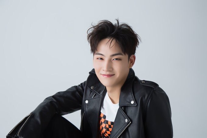 imjaebumwetrust's tweet photo. I wonder why I love him so much... Just can't get over this feeling ❤
#JB #ImJaebum #GOT7 #Defsoul #임재범 https://t.co/IfvJdPQIZZ