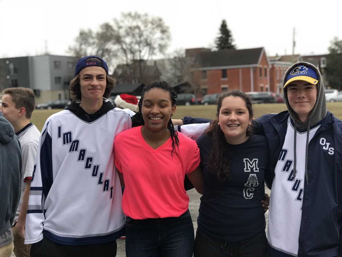 ImmaculataSCA's tweet photo. Thanks to all the volunteers and venders who made today's craft fair so fantastic! Hope to see everyone back again next year supporting Mac once again🎉 #MacFair @MACFAIRCrafts @Immaculata_HS https://t.co/O7ObfQJfyN