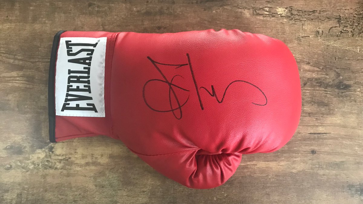 #CottoAli goes down tonight at 10pm ET on @HBOboxing. Retweet for a chance to win this glove signed by <a href="/RealMiguelCotto/">Miguel A. Cotto</a>.
