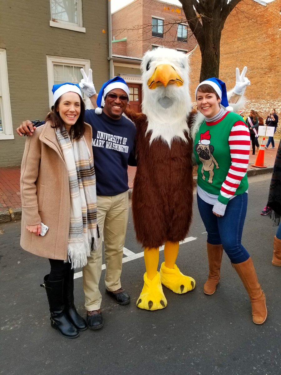 Malcolmholmes87's tweet photo. Repping @UMaryWash at the Fredericksburg Christmas parade! https://t.co/f85VhbUFAr