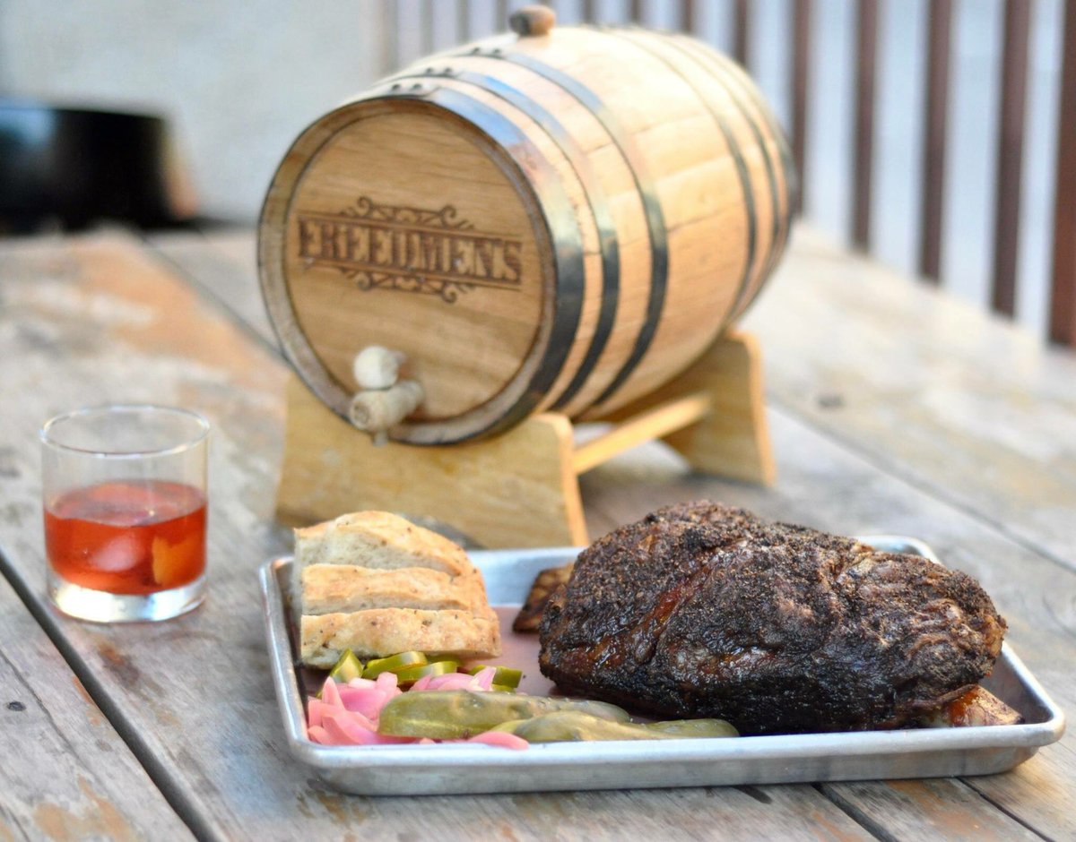 FreedmensBar's tweet image. Yes, you guessed it, Beef Ribs are featured today until  we are sold out! #beefribs #freedmens #saturdayfeature #BBQ