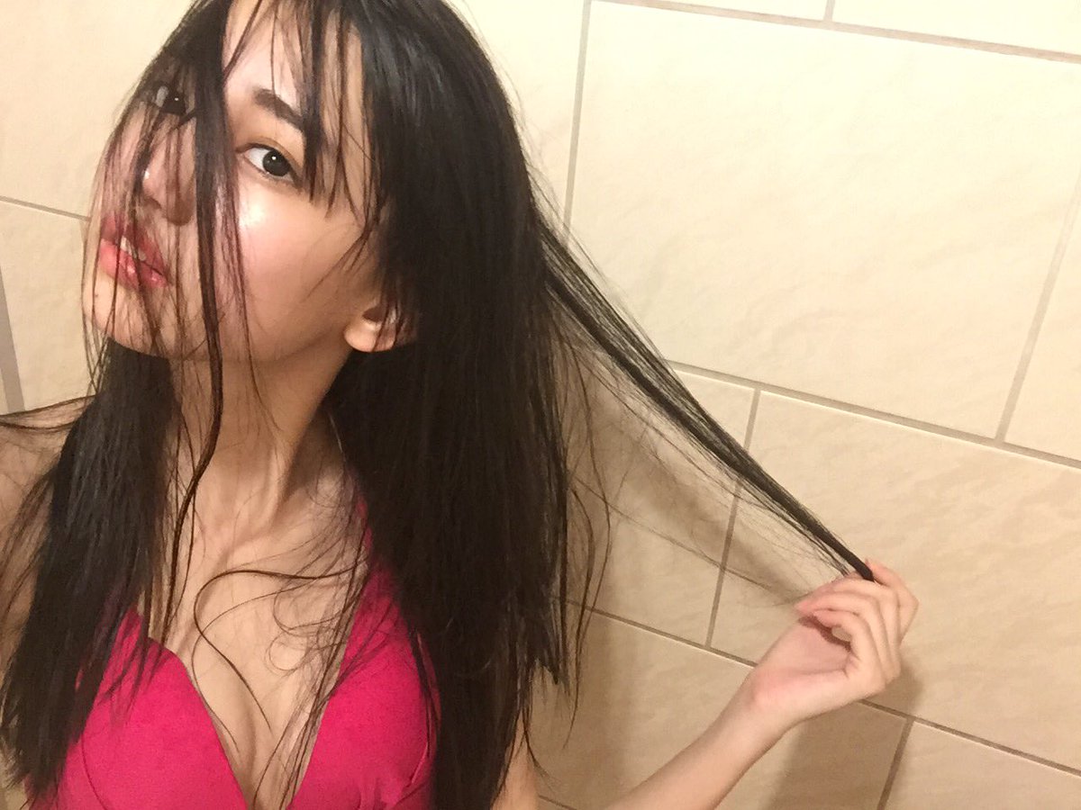 黒木麗奈の水着画像