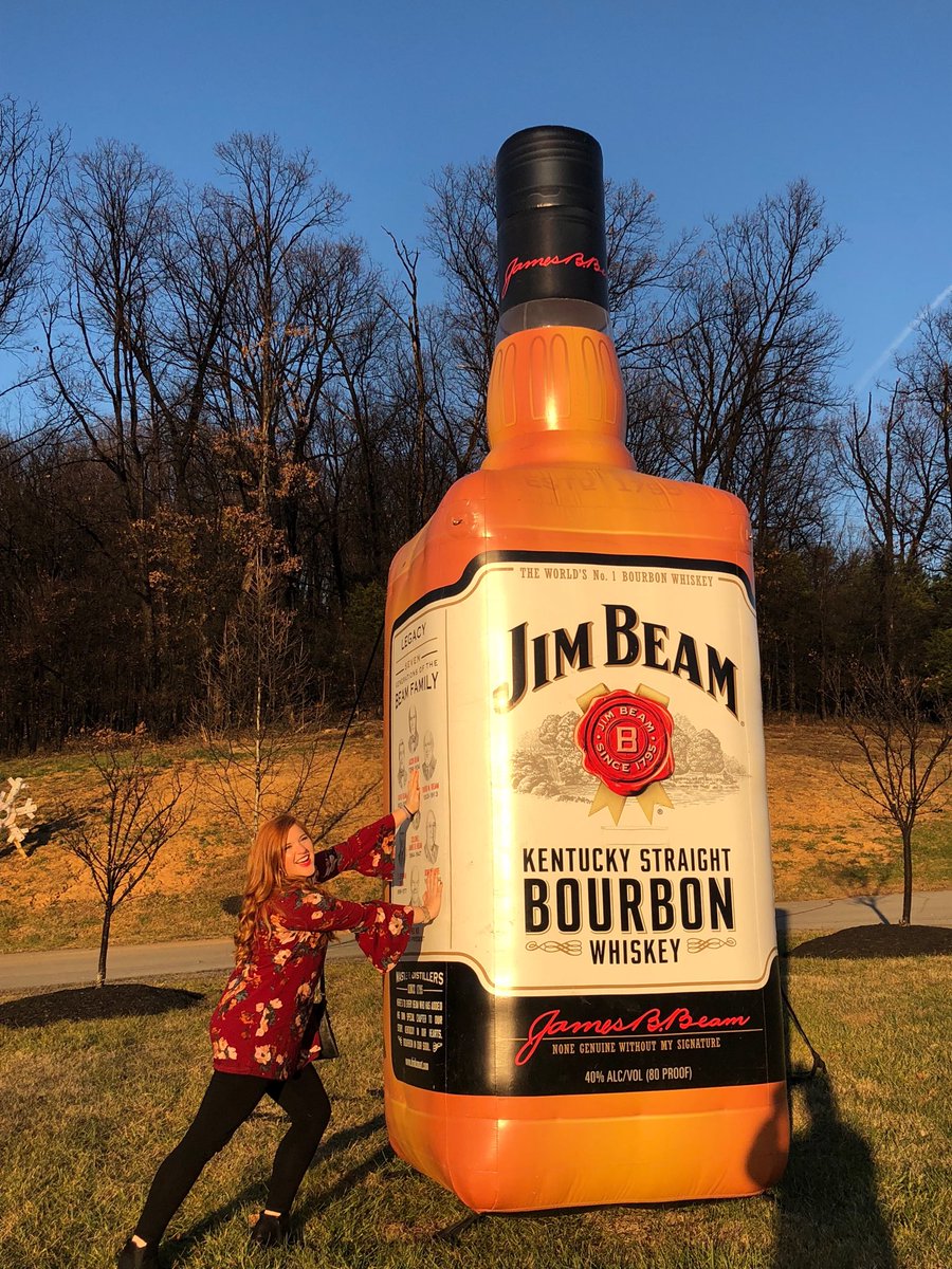 Boozin Big! <a href="/chelseabrook/">Chelsea Hartman</a> <a href="/JimBeam/">Jim Beam</a> #JimBeamHolidayFeastival