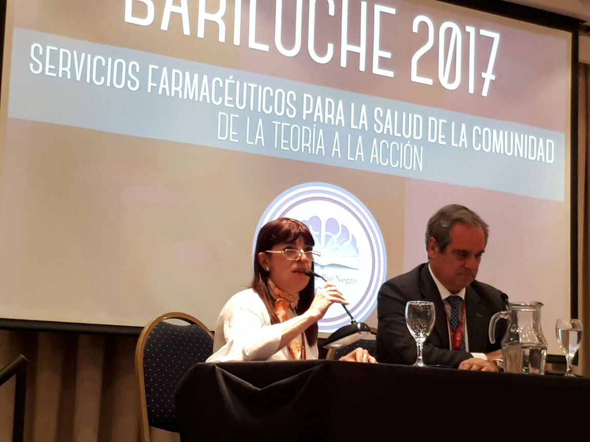 COFAorgar's tweet photo. Cierra el Congreso el Farm. Jesús Aguilar Santamaría @PresidenteCGCOF @Portalfarma presentado por la Farm. @ReinosoIsabel #CFA2017 https://t.co/hqbVgsaEvW