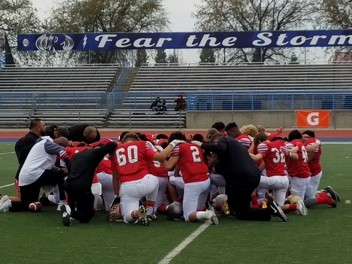 teamseattlefbu's tweet photo. Team Seattle 7th grade about to take the field vs Team Sacramento! Let's go boys! #teamseattle #weknowhowtopickem 🙏 https://t.co/7HCMlZIAC3