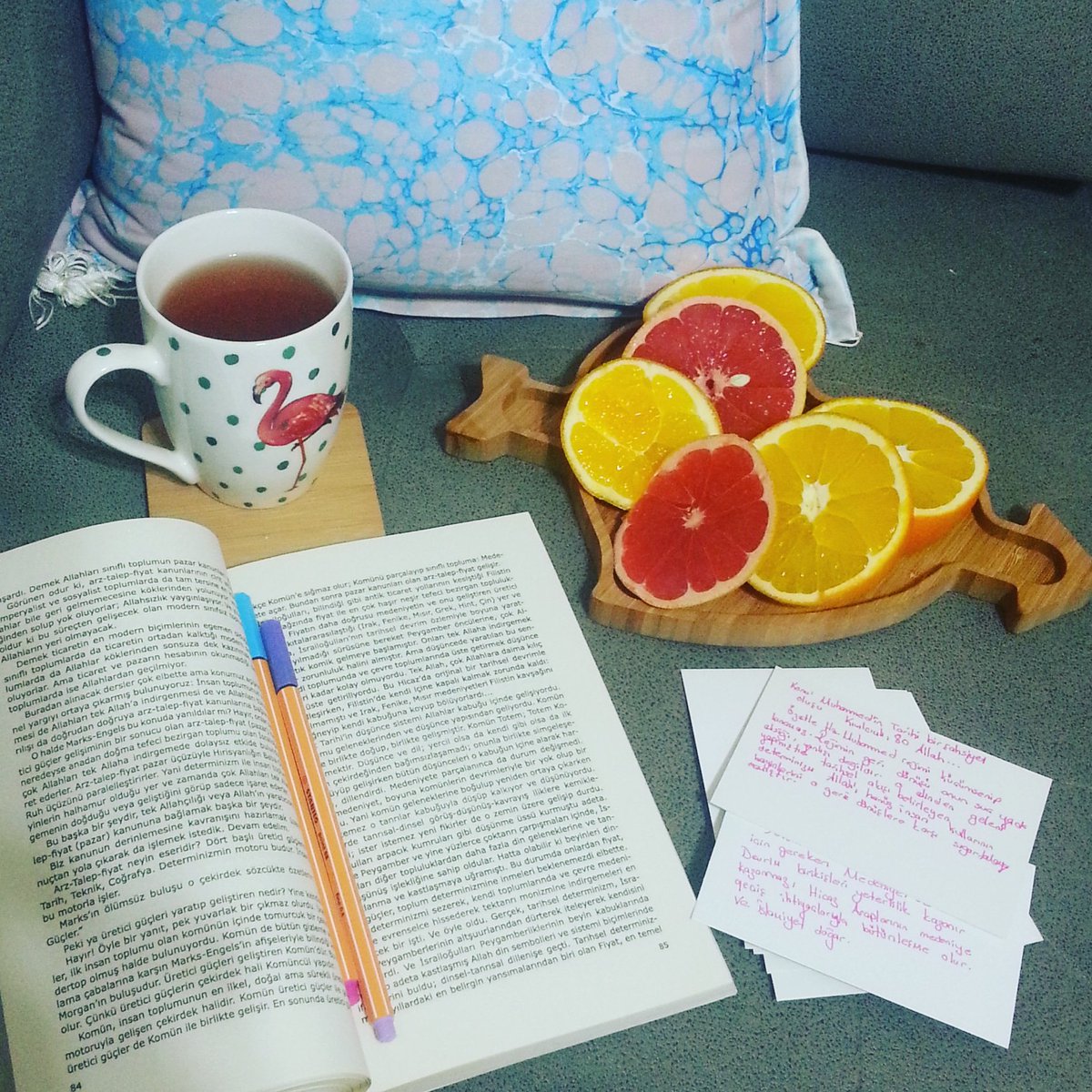 rabiaabandrmaa's tweet photo. Tez yazma çabaları gece saat 01:02 https://t.co/d8voCD68B3