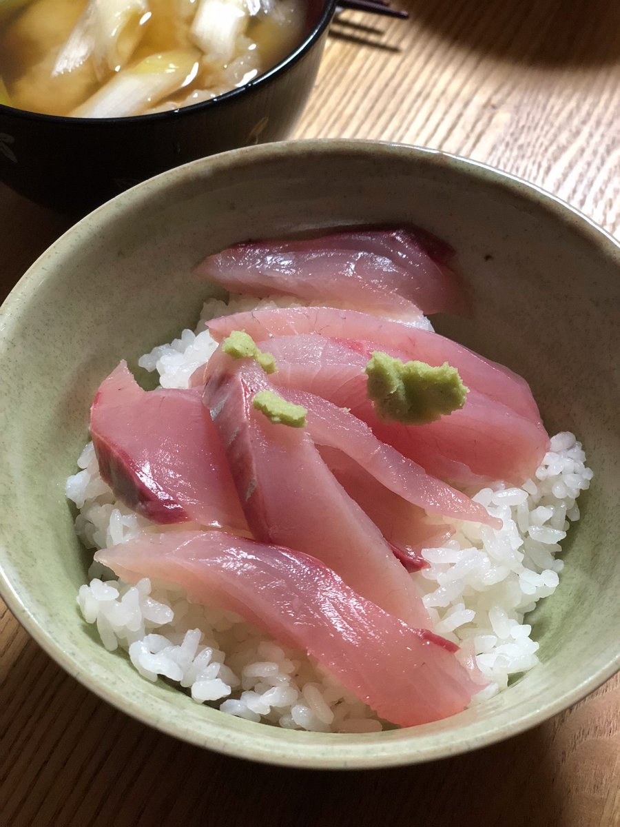 red_bee1's tweet photo. １匹1200円をふくらぎを捌いた結果、刺身をスーパーで買うよりかなり得した。https://t.co/wFAG1JpSRr https://t.co/Ac8jVCNiVF