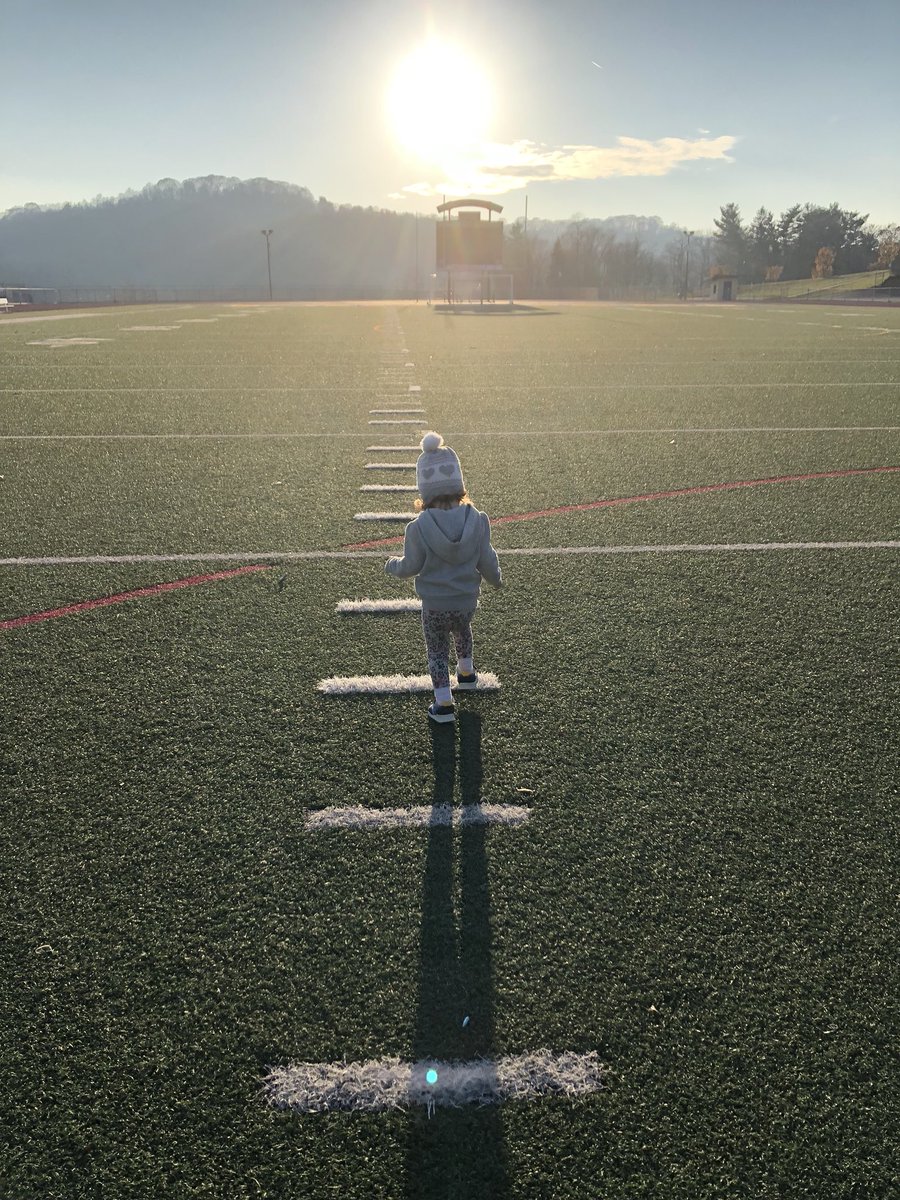 AryWagz's tweet photo. She’s already started training. @FRPantherSports class of 2034. #FRStrong https://t.co/oFr0SjNkCn