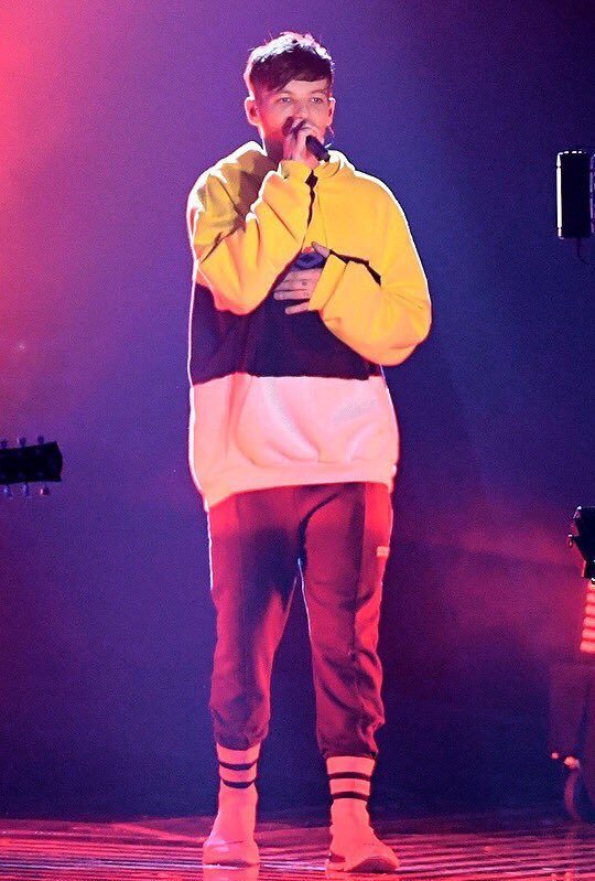 One Direction tweet media