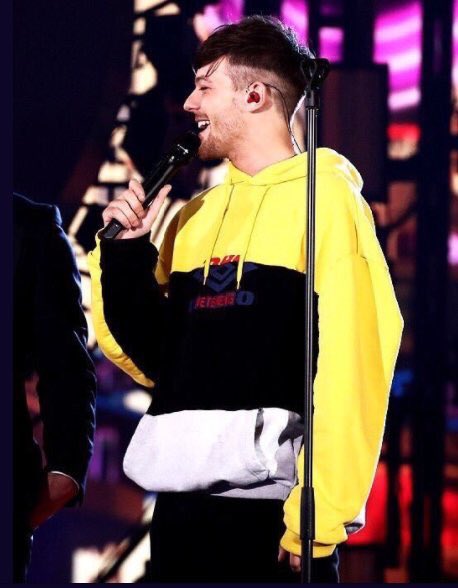 One Direction tweet media