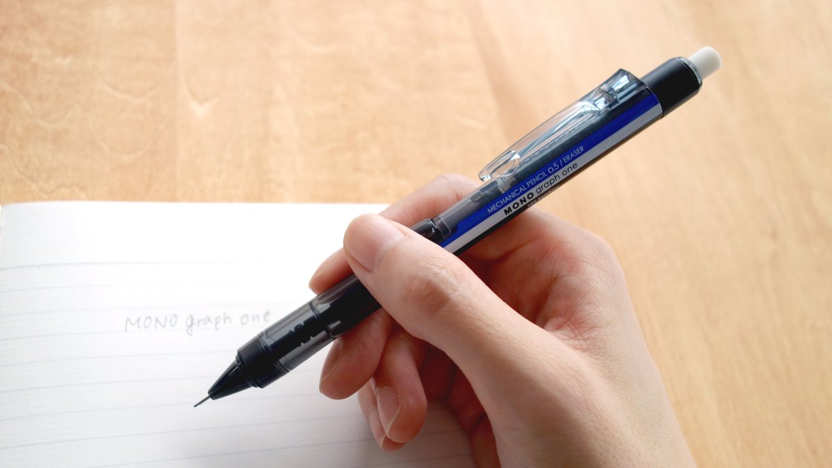 トンボ鉛筆 公式 Sur Twitter トンボのイチ押し 急いでメモを取る時や勉強中に便利な 持ち替えずにノックできるサイドノック式シャープ モノグラフワン たっぷり使える長さ50mmのモノ消しゴムが付いていて ペンケースに１本あると安心 消しゴムは詰めかえ