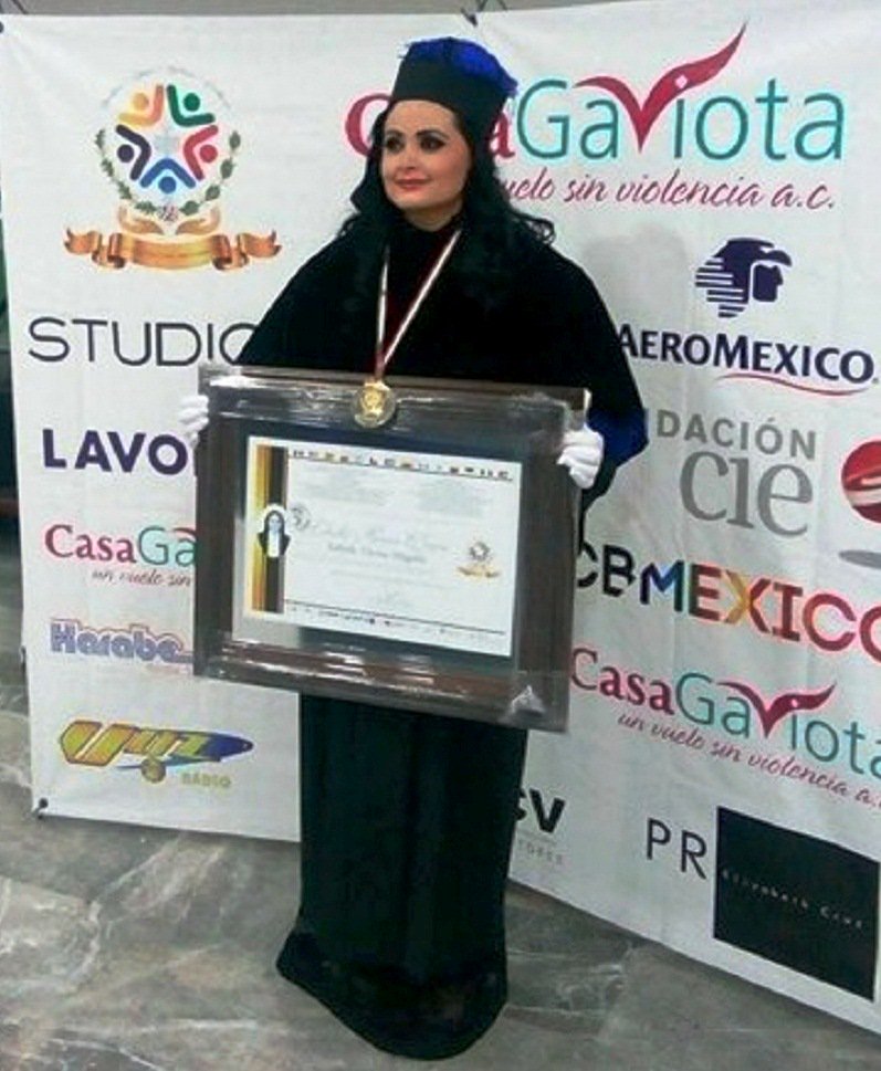 ELOCCIDENTAL's tweet photo. Honoris Causa a Esthela Osuna
Más detalles aquí ► https://t.co/CkfkpmIdi9 https://t.co/c5FMUfoxYb