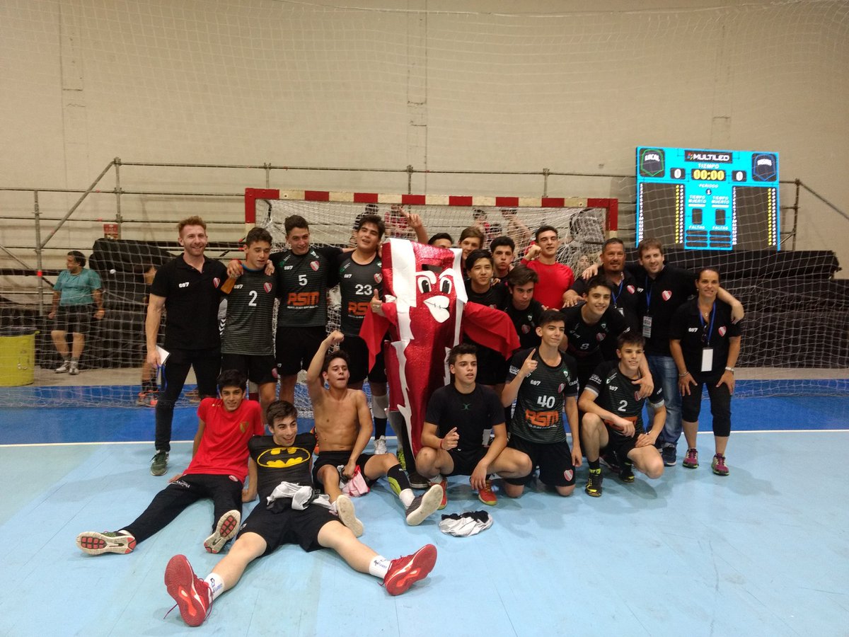 MunizHB's tweet photo. Semifinal Super 4 cadetes!
Sag. Lomas 18 vs 21 Muñiz. El sábado 9/12 la final vs Municipalidad de Vte. López. https://t.co/57mXnCMV9u
