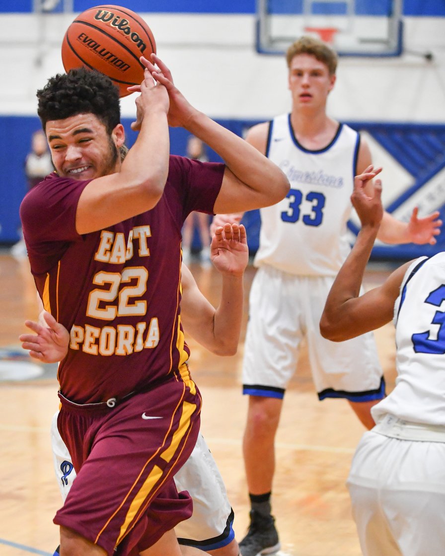 RojoPix's tweet photo. #LimestoneRockets fly to a 65-44 win over #EastPeoria in Mid-Illini Conference basketball.https://t.co/FImtUvy2CU https://t.co/Sy7HDuVWzt