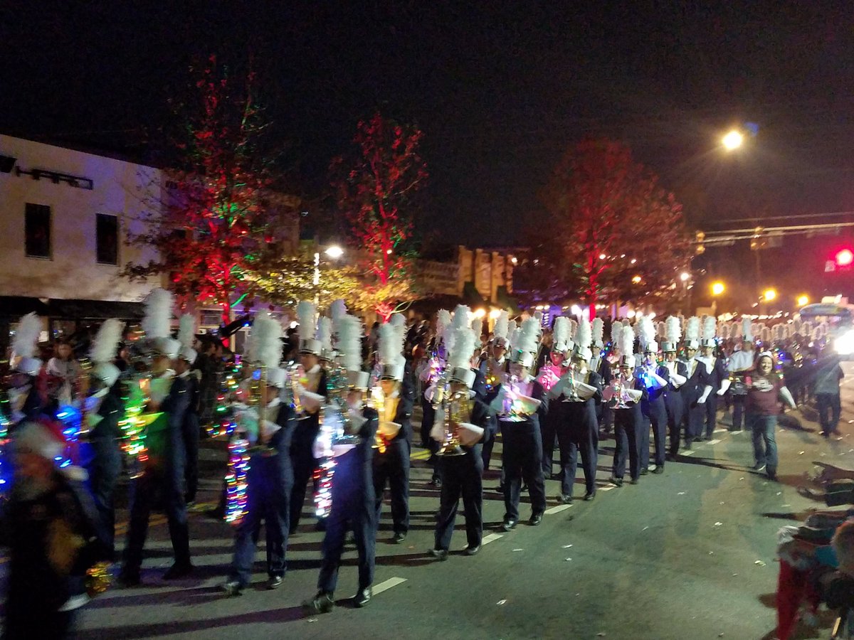 KnightNation_09's tweet photo. It wouldn't be a parade without the marching Knights https://t.co/7svkwNayuc