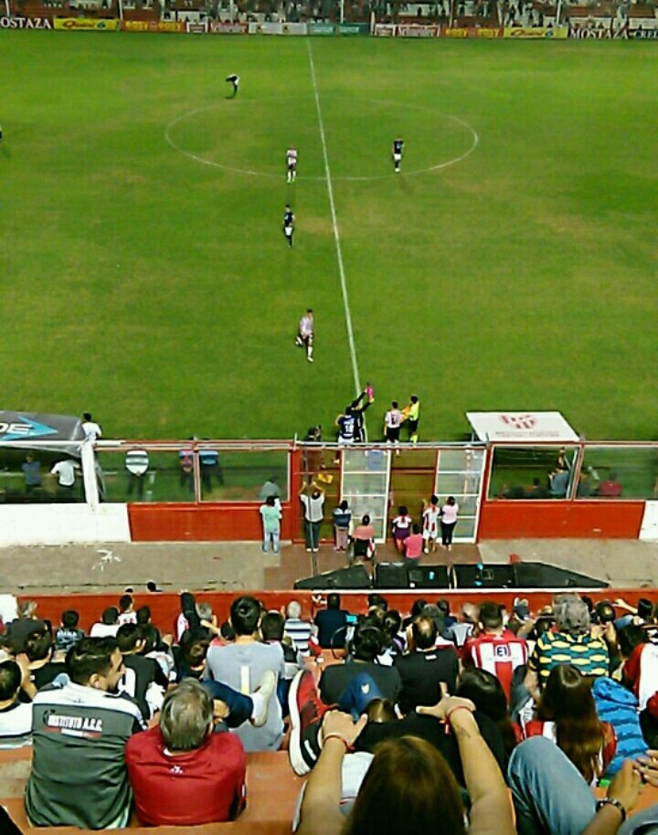 HorizontesdeGol's tweet photo. #BNacional
30ST| Cambio en el local se retira Emiliano Endrizzi ingresa Mateo Klimowich 

Cambio en #Quilmes 
Se retira Felipe Cardenazzi ingresa Jonatan Torres 

@nhorizontes1025 https://t.co/jQpB64tIwv