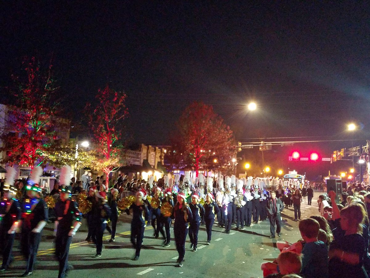 KnightNation_09's tweet photo. It wouldn't be a parade without the marching Knights https://t.co/7svkwNayuc