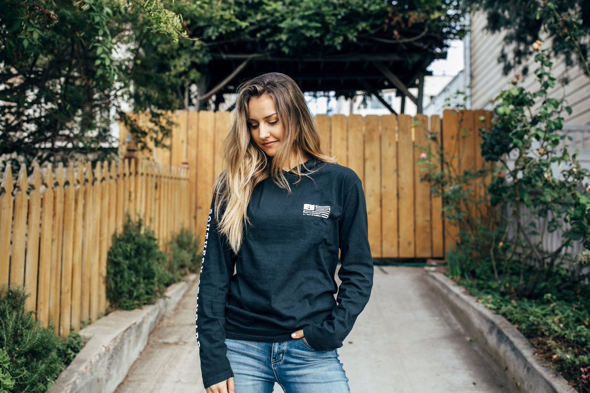SStandardCo's tweet photo. Retweet for your chance to win a Black Hoodie Tee! Must be following to win. https://t.co/wjHOpzQbGd
