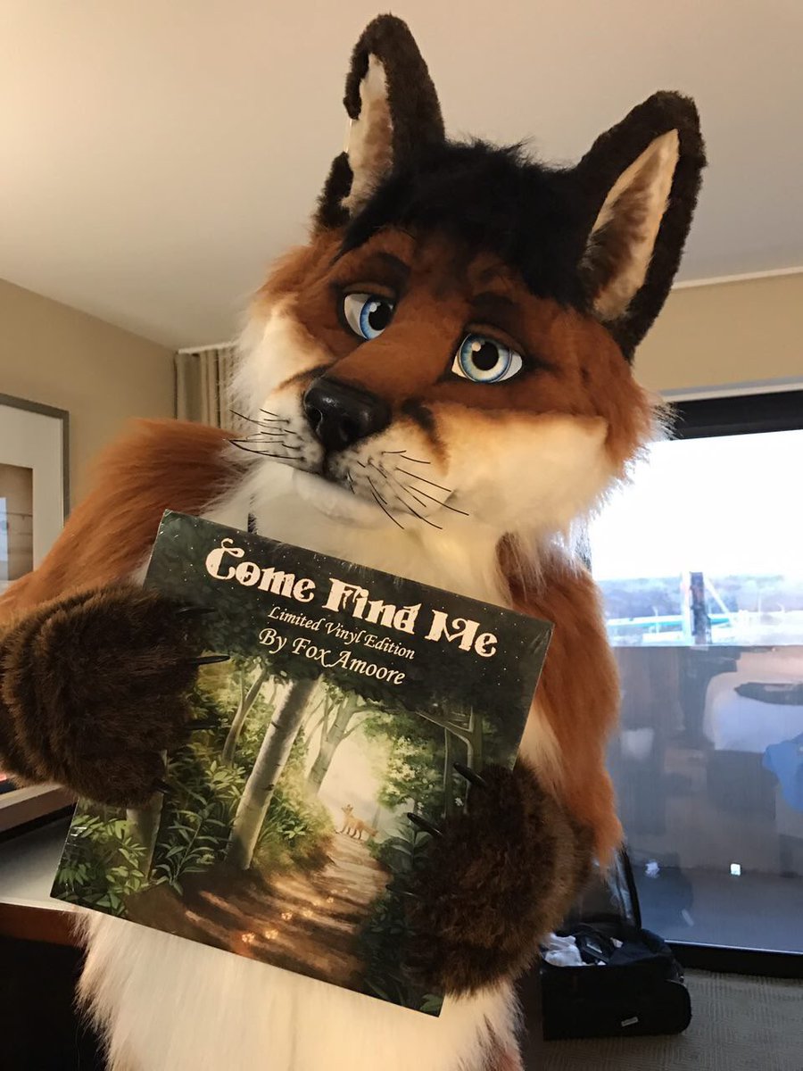 dixielioness's tweet photo. Tonight at 10, during the Foxes and Peppers show at @midwestfurfest we will be auctioning off the last Come Find Me LP we have for this years charity! https://t.co/BMQG8nXTnh