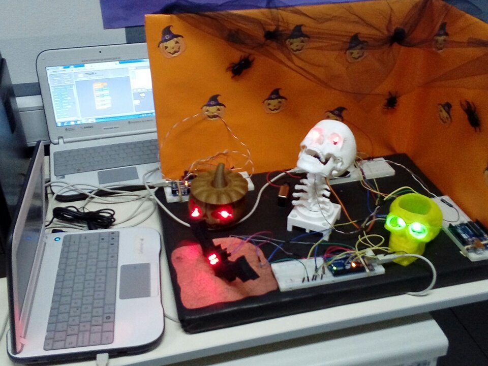 etraggio's tweet photo. TICs trabajos con arduino #exporaggio2017 https://t.co/bz0d5aiIz8