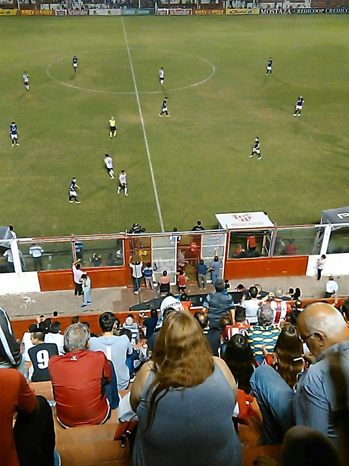 HorizontesdeGol's tweet photo. #BNacional
40 ST | Último cambio en #Instituto se retiró Malcom Braida ingresó Maxi Correa 

@nhorizontes1025 https://t.co/3HUuRyvyEv
