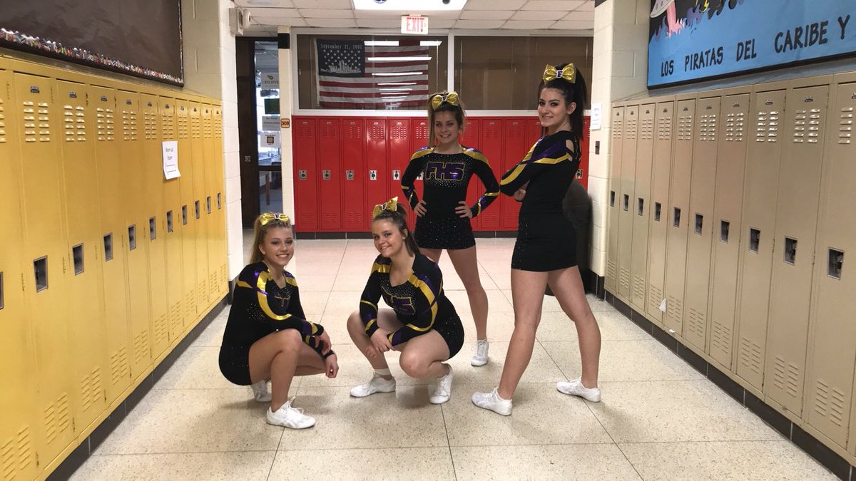 JaceyAnderson2's tweet photo. First place at our first competition 💜💛 This is the best team anyone could ask for ❤️❤️ #farmly https://t.co/hx0JRXzUKx