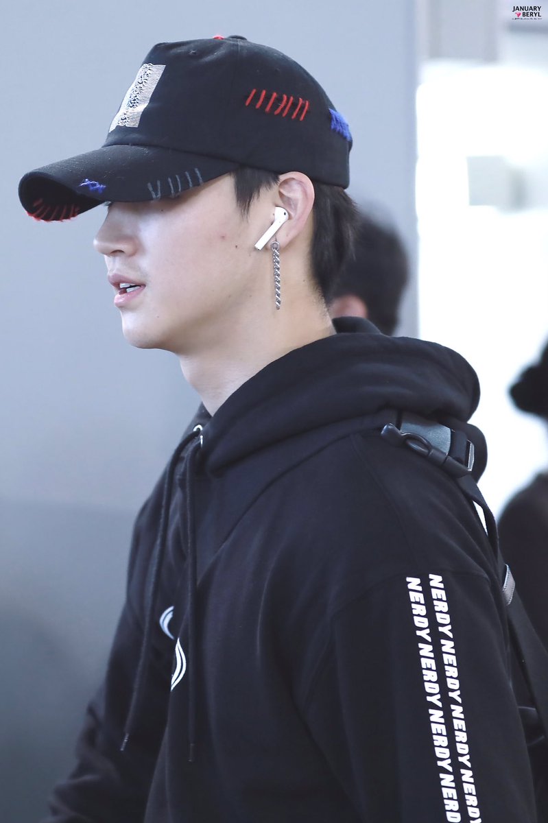 JanuaryBeryl's tweet photo. <HQ> 171127 간사이 출발
Don't even need makeup.
#갓세븐 #GOT7 
#제이비 #재범 #JB #Jaebeom #DEFSOUL #7for7 https://t.co/amXbUlTIhO