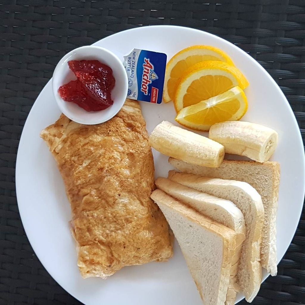 AnAnthonySmith's tweet photo. Breakfast!! #travelvlogs #travelfood #travel #vlogging #vlogcation #Philippines #pinoy https://t.co/xzDS6MP0yz https://t.co/ptzO5g4pYj