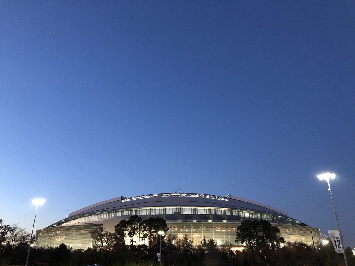 Alex86Mack's tweet image. Enjoying the Mega American Football Trip in the US, Cowboys Game, Big12championship, Bengals on Monday!