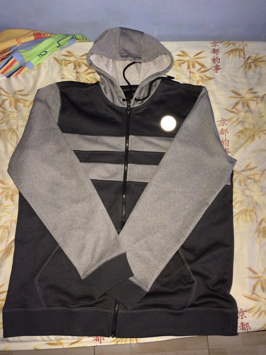 VR_STORE_ tweet picture