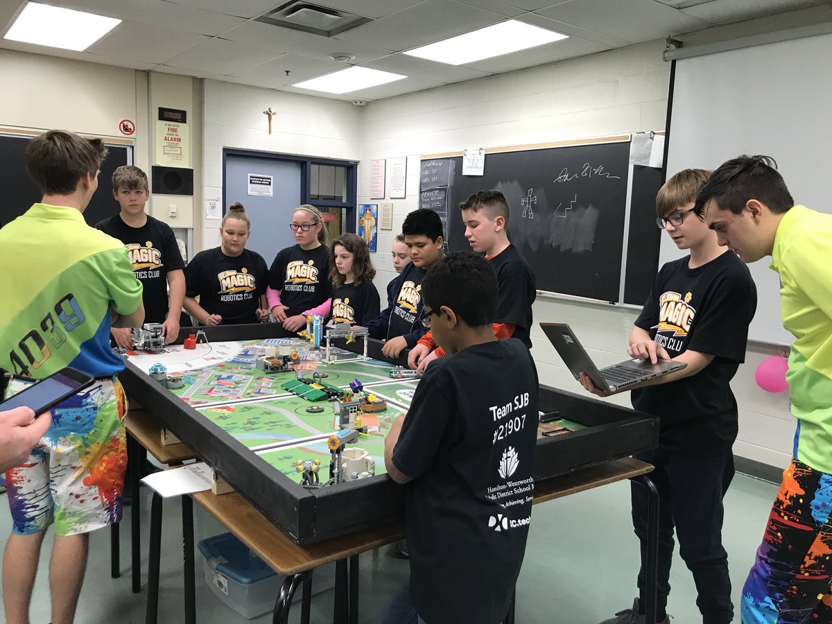 SJB_Robotics's tweet image. Throwback to Makeshift Practice tournament. Looking forward to HWCDSB Qualifier this weekend #HWCFLL
