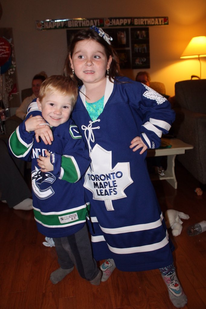 Lizabeetle's tweet photo. Rivalry game night at the Davidson's @DustinDavidson7 @davidson_byron #leafsvscanucks #allcanadianmatchup #HockeyFamily https://t.co/83whe74Ymu