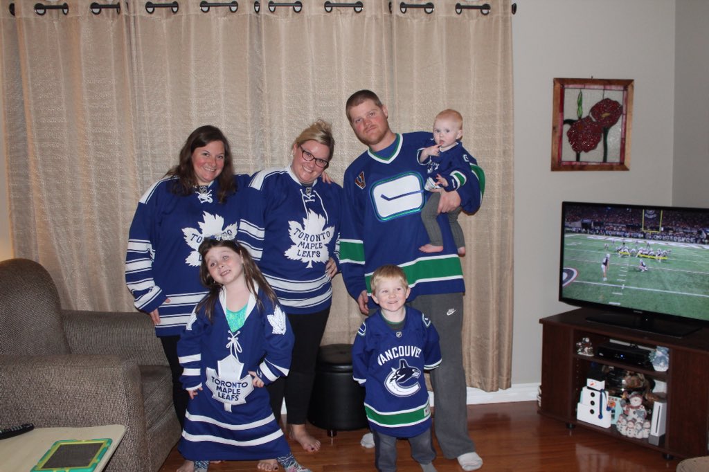 Lizabeetle's tweet photo. Rivalry game night at the Davidson's @DustinDavidson7 @davidson_byron #leafsvscanucks #allcanadianmatchup #HockeyFamily https://t.co/83whe74Ymu