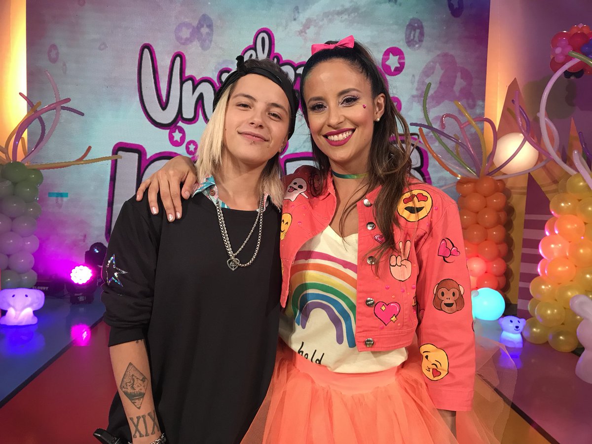 UniversoLourdes's tweet photo. Mañana VALEN ETCHEGOYEN cantando en mi UNIVERSO!! 👏🏻👏🏻👏🏻
A las 10:30hs por @AmericaTV 
🎤👩🏻‍🎤🎤👩🏻‍🎤🎤👩🏻‍���🎤👩🏻‍🎤🎤👩🏻‍🎤🎤
@ValenEtchegoye2 https://t.co/8tCJNGHV3a