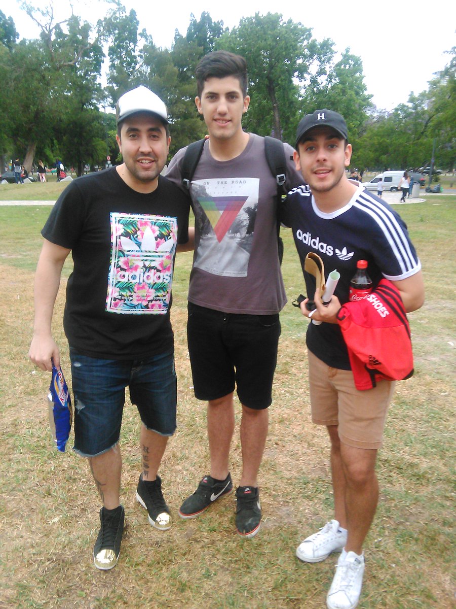 alexis_p72's tweet photo. Tarde genial con dos grandes del fifa! Gracias por tantas risas muchachos, sigan así. #LIKESAO #NUTRIAHAPPY #FIFA18 https://t.co/1FrXlBrsWh