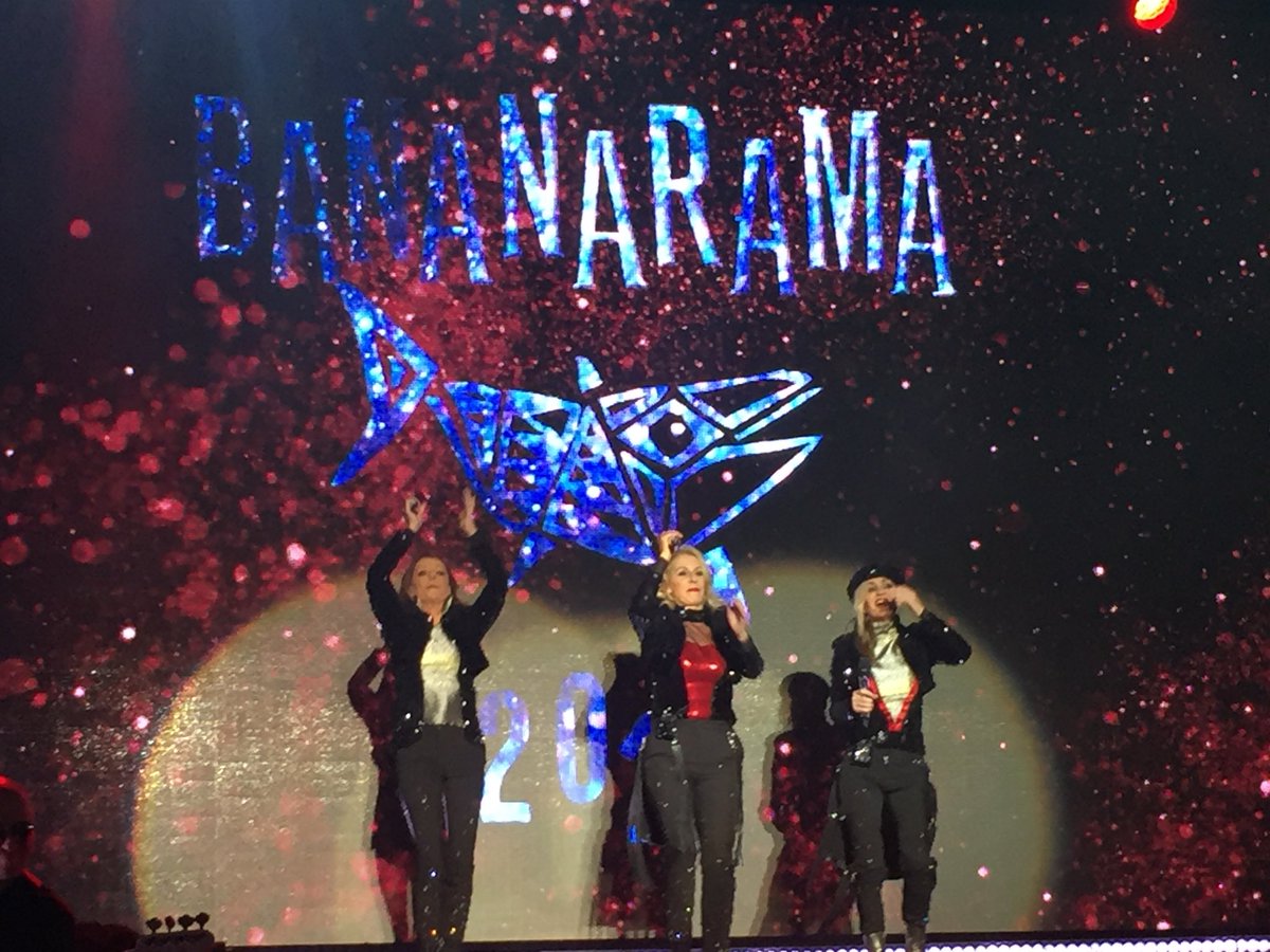 What a night! Dream come true to see the bananas 🍌🍌🍌@danmctweets <a href="/VivaBananarama/">Bananarama Official</a> 🙌🏼 ❤️ you from the beginning ❤️